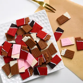 10 Adet Aşk Çikolata Takılar Simülasyon 3D Tatlı Gıda Mini Süs El Yapımı Malzeme Düz Geri DIY telefon kılıfı Aksesuarları Deco